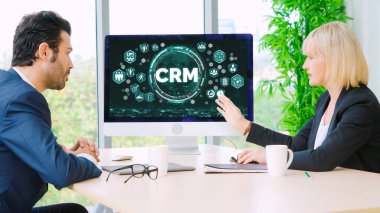 CRM işletme ve işletme için modern bilgisayarda müşteri ilişkileri yönetim sistemi