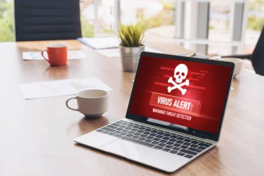 Bilgisayar ekranındaki virüs uyarısı mobil siber tehdit, hacker, bilgisayar virüsü ve kötü amaçlı yazılım tespit edildi