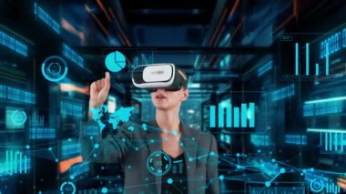 İş kadını, VR 'nin gelecekteki küresel yenilik arayüzü dijital bilgi ağı teknolojisi görsel hologram animasyonu tarafından dinamik pazar dağılımı grafik analiz monitörünü seçiyor. Kısıtlanma.