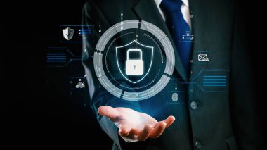 İş adamı siber güvenliğin özünü keşfeder. Siber koruma yöntemlerini, tehditleri derinlemesine araştır ve siber güvenlik duruşunu güçlendir. Siber güvenlik çağında UUID 'de gezinmek için gerekli