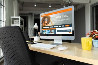 Model arama ve seyahat planlama için internet sitesi uçuş, otel ve tur rezervasyonları için anlaşma ve paket sunuyor