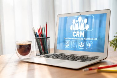 CRM işletme ve işletme için modern bilgisayarda müşteri ilişkileri yönetim sistemi