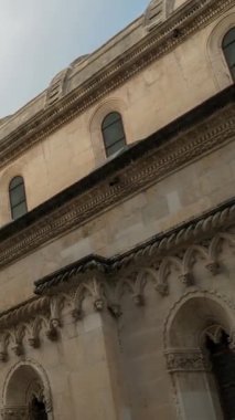 St James Katedrali 'nin Zaman Hızı, Sibenik, Hırvatistan - St James Katedrali UNESCO dünya mirası olarak listelenen Rönesans anıtı. Hırvatistan 'ın Sibenik kentinde bir dönüm noktası..