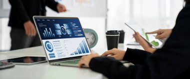 İş veri paneli, pazarlama stratejisi planlaması için iş zekası analizi sunar. Müşteri taleplerini analiz etmek ve iş dünyasının geleceğini önceden görmek için büyük veriler sunulur.