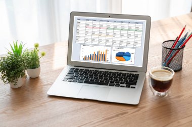 İş veri paneli, pazarlama stratejisi planlaması için iş zekası analizi sunar. Müşteri taleplerini analiz etmek ve iş dünyasının geleceğini önceden görmek için büyük veriler sunulur.