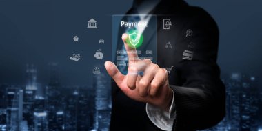 İş adamı, güvenli ve etkili yöntemlerin sergilendiği çevrimiçi bir ödeme işlemi başlattı. Güvenli çevrimiçi ödeme işlemleri için en iyi uygulamaları öğren. FaaS