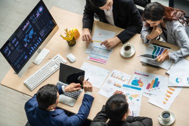 İş veri paneli, pazarlama stratejisi planlaması için iş zekası analizi sunar. Müşteri taleplerini analiz etmek ve iş dünyasının geleceğini önceden görmek için büyük veriler sunulur.