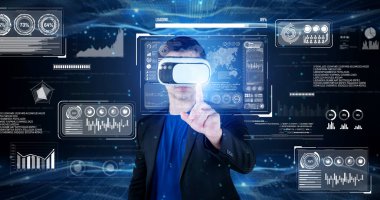 Gözlüklü akıllı iş adamı yapay zeka teknolojisini kullanarak çalışıyor. Küresel ağa erişen ve veri analizi ve istatistik tablosuna bakarken yapay zeka kullanan bir yönetici. Yaratıcılık.