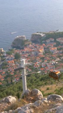 Hırvatistan 'ın Dalmaçya kentindeki Dubrovnik Eski Kenti - Hırvatistan' ın tanınmış seyahat beldesi. Dubrovnik eski kenti 1979 yılında UNESCO Dünya Mirasları Listesi olarak listelendi..