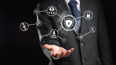 İş adamı siber güvenliğin özünü keşfeder. Siber koruma yöntemlerini, tehditleri derinlemesine araştır ve siber güvenlik duruşunu güçlendir. Siber Güvenlik Çağı FaaS 'ında yol almak için gerekli.