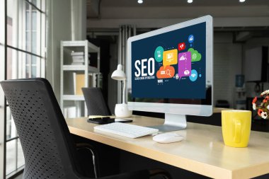 Model e-ticaret için SEO arama motoru optimizasyonu ve bilgisayar ekranında gösterilen çevrimiçi perakende işi