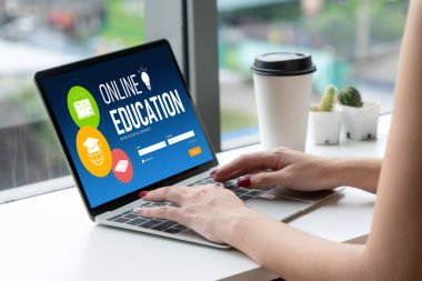 Öğrencilerin internet ağında çalışabilmeleri için mod yazılımlı e-öğrenme web sitesi