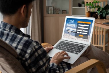 Online uçuş rezervasyon sitesi mod rezervasyon sistemi sağlar. Seyahat teknolojisi kavramı .