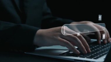 İş adamı, stratejik kararlar için değerli verileri çıkartarak arama motoru araştırması yapıyor. Kapsamlı araştırma ve SEO veri analizi için arama motorları kullanılıyor. Kullanıcı Kimliği
