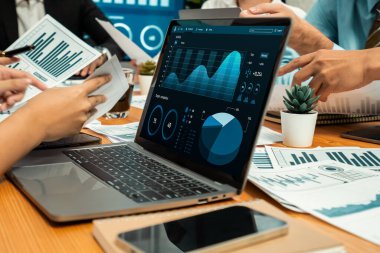 Fintech BI 'ın finansal veri analizi ya da iş zekası ekranından iş dünyası pazarlaması üzerinde çalışan iş adamlarının finansal veri analizine kadar. Habiliment