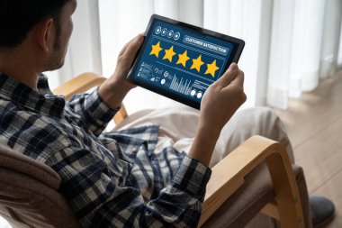 Pazarlama stratejisi planlaması için modem yazılım bilgisayarında müşteri memnuniyeti ve değerlendirme analizi