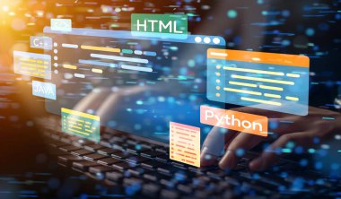 Yeni uygulama mobil telefon geliştirme için HTML, Python, Java ve C EIDE gibi çeşitli programlama dillerinin kodlama dijital örtüleri ile yazılım geliştirici veya programcı çalışması