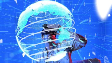 Heyecanlı adam sanal gerçeklik gözlüğü kullanarak küresel bağlantı hologramına bakıyor. Yetenekli yatırımcılar küresel iletişimi ve ağ bağlantısı hologramını inceliyor. Teknoloji. Aygıt.