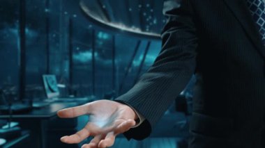 İş adamı siber güvenliğin özünü keşfeder. Siber koruma yöntemlerini, tehditleri derinlemesine araştır ve siber güvenlik duruşunu güçlendir. Siber güvenlik çağında UUID 'de gezinmek için gerekli