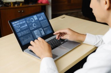 İş veri paneli, pazarlama stratejisi planlaması için iş zekası analizi sunar. Müşteri taleplerini analiz etmek ve iş dünyasının geleceğini önceden görmek için büyük veriler sunulur.