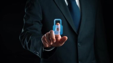 İş adamı siber güvenliğin özünü keşfeder. Siber koruma yöntemlerini, tehditleri derinlemesine araştır ve siber güvenlik duruşunu güçlendir. Siber güvenlik çağında UUID 'de gezinmek için gerekli