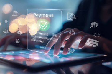 İş adamı, güvenli ve etkili yöntemlerin sergilendiği çevrimiçi bir ödeme işlemi başlattı. Güvenli çevrimiçi ödeme işlemleri için en iyi uygulamaları öğren. EIDE