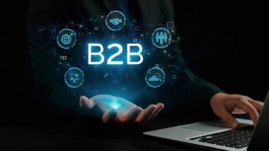 İş adamı B2B peyzajında geziniyor, iş-iş bağlantılarını geliştirmek için kullanım teknolojisi kullanıyor. B2B etkileşimini yeniden şekillendiren keşifler, iş-iş stratejilerinde yenilikleri yönlendiren araçlar. Kullanıcı Kimliği