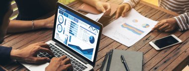 İş veri paneli, pazarlama stratejisi planlaması için iş zekası analizi sunar. Müşteri taleplerini analiz etmek ve iş dünyasının geleceğini önceden görmek için büyük veriler sunulur.