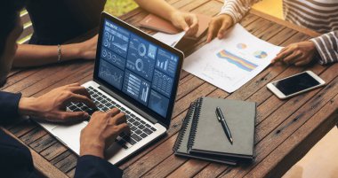 İş veri paneli, pazarlama stratejisi planlaması için iş zekası analizi sunar. Müşteri taleplerini analiz etmek ve iş dünyasının geleceğini önceden görmek için büyük veriler sunulur.