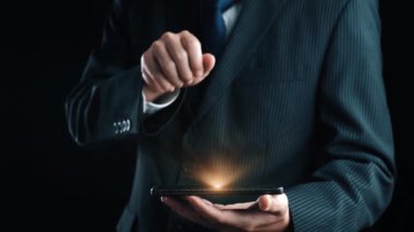 İş adamı takım çalışmasını ve işbirliğini teşvik eder, takım işlevini ve verimliliğini artırır. Stratejik işbirliği ve ortak hedeflerle takım çalışmasını artırmak. Kullanıcı Kimliği