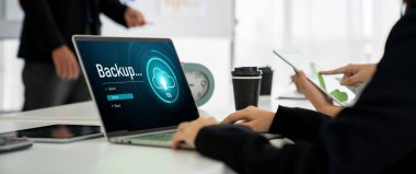 Yedek Depolama Verisi İnternet Teknolojisi İş Konsepti. Veritabanı depolama teknolojisi dosya aktarım paylaşımı, siber, büyük veri bilgileri, internet bankacılığı uygulaması indirme işlemi kolayca yapılır