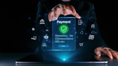 İş adamı, güvenli ve etkili yöntemlerin sergilendiği çevrimiçi bir ödeme işlemi başlattı. Güvenli çevrimiçi ödeme işlemleri için en iyi uygulamaları öğren. Kullanıcı Kimliği