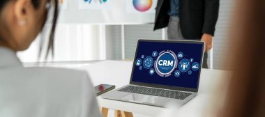 CRM işletme ve işletme için modern bilgisayarda müşteri ilişkileri yönetim sistemi