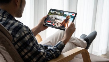 Online travel blog website provide travel tips and information on social media snugly where people can post, write and react to travel application