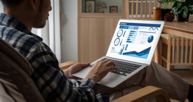 İş veri paneli, pazarlama stratejisi planlaması için iş zekası analizi sunar. Müşteri taleplerini analiz etmek ve iş dünyasının geleceğini önceden görmek için büyük veriler sunulur.