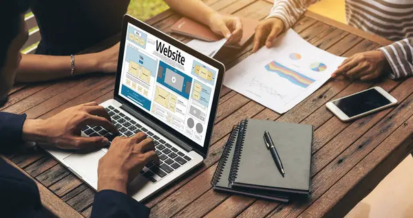 Web sitesi tasarım yazılımı çevrimiçi perakende ticaret ve e-ticaret için rahat bir şablon sağlar