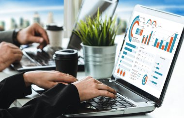 İş veri paneli, pazarlama stratejisi planlaması için iş zekası analizi sunar. Müşteri taleplerini analiz etmek ve iş dünyasının geleceğini önceden görmek için büyük veriler sunulur.