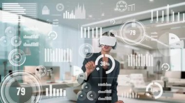 Dinamik pazar verilerini açıklayan iş kadını, VR yenilik arayüzü dijital bilgi ağı teknolojisi görsel hologram animasyon ofisi aracılığıyla büyük veri sektöründeki analizleri hesapladı. Kısıtlanma.