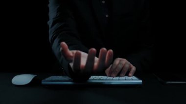 Yapay zeka sanal asistanı Chatbot ile yapay zeka konsepti ile insan etkileşimi, yapay zeka mühendisliği, LLM yapay zeka derin öğrenimi iş desteği için üretken yapay zeka kullanımı. Kullanıcı Kimliği