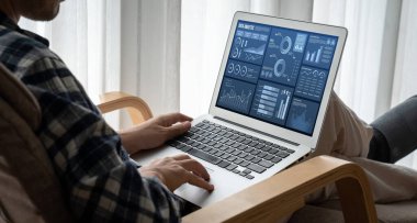 İş veri paneli, pazarlama stratejisi planlaması için iş zekası analizi sunar. Müşteri taleplerini analiz etmek ve iş dünyasının geleceğini önceden görmek için büyük veriler sunulur.