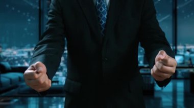 İş adamı siber güvenliğin özünü keşfeder. Siber koruma yöntemlerini, tehditleri derinlemesine araştır ve siber güvenlik duruşunu güçlendir. Siber güvenlik çağında UUID 'de gezinmek için gerekli