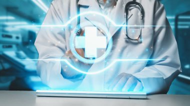 Zeki doktorların hastanede yüzen tıbbi çapraz hologramla klavyeyi gösterip daktilo etmelerine yakın durun. Tıp çalışanı tıbbi verileri araştırıyor ve analiz ediyor ya da sağlık sistemini birbirine bağlıyor. İyileştirici.