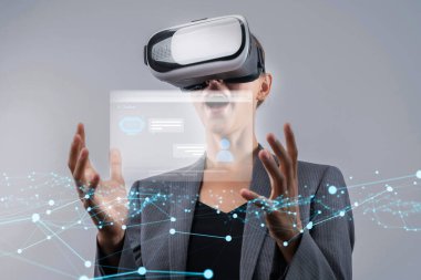 Yapay zeka sanal asistanı Chatbot ile yapay zeka konsepti ile insan etkileşimi, yapay zeka mühendisliği, LLM yapay zeka derin öğrenimi iş desteği için üretken yapay zeka kullanımı. FaaS