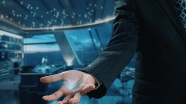 İş adamı e-posta kutusunu kontrol ediyor, daha iyi verimlilik için mesajları düzenliyor ve önceliklerini belirliyor. Etkili iletişim için akıllı e-posta teknikleri öğren. Kullanıcı Kimliği