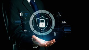 İş adamı siber güvenliğin özünü keşfeder. Siber koruma yöntemlerini, tehditleri derinlemesine araştır ve siber güvenlik duruşunu güçlendir. Siber güvenlik çağında UUID 'de gezinmek için gerekli