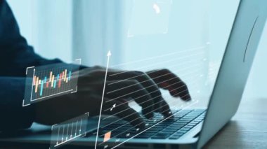 İş adamı iş büyümesi için ölçümleri değerlendirir, genişleme hedefleri koyar. İnovasyon ve strateji 2025 yoluyla sürekli iş büyümesini teşvik etme hakkında görüşler. Kullanıcı Kimliği