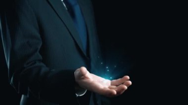 İş adamı siber güvenliğin özünü keşfeder. Siber koruma yöntemlerini, tehditleri derinlemesine araştır ve siber güvenlik duruşunu güçlendir. Siber güvenlik çağında UUID 'de gezinmek için gerekli