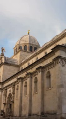 St James Katedrali 'nin Zaman Hızı, Sibenik, Hırvatistan - St James Katedrali UNESCO dünya mirası olarak listelenen Rönesans anıtı. Hırvatistan 'ın Sibenik kentinde bir dönüm noktası..