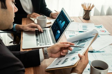 Fintech BI 'ın finansal veri analizi ya da iş zekası göstergesi bilgisayar ve tabletten pazarlamayı planlayan iş adamlarının finansal veri analizine kadar. Habiliment