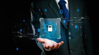 İş adamı siber güvenliğin özünü keşfeder. Siber koruma yöntemlerini, tehditleri derinlemesine araştır ve siber güvenlik duruşunu güçlendir. Siber güvenlik çağında UUID 'de gezinmek için gerekli